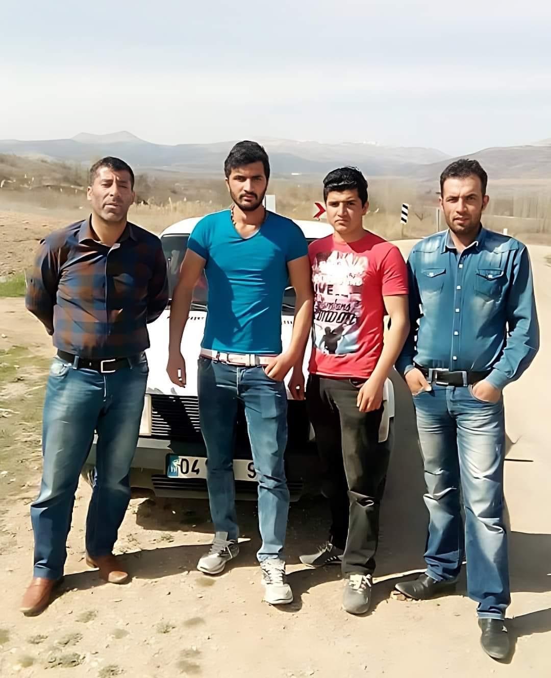 Katliam yapan d&uuml;n&uuml;r tutuklandı, 3&rsquo;&uuml; kardeş 4 kişi yan yana toprağa verildi
