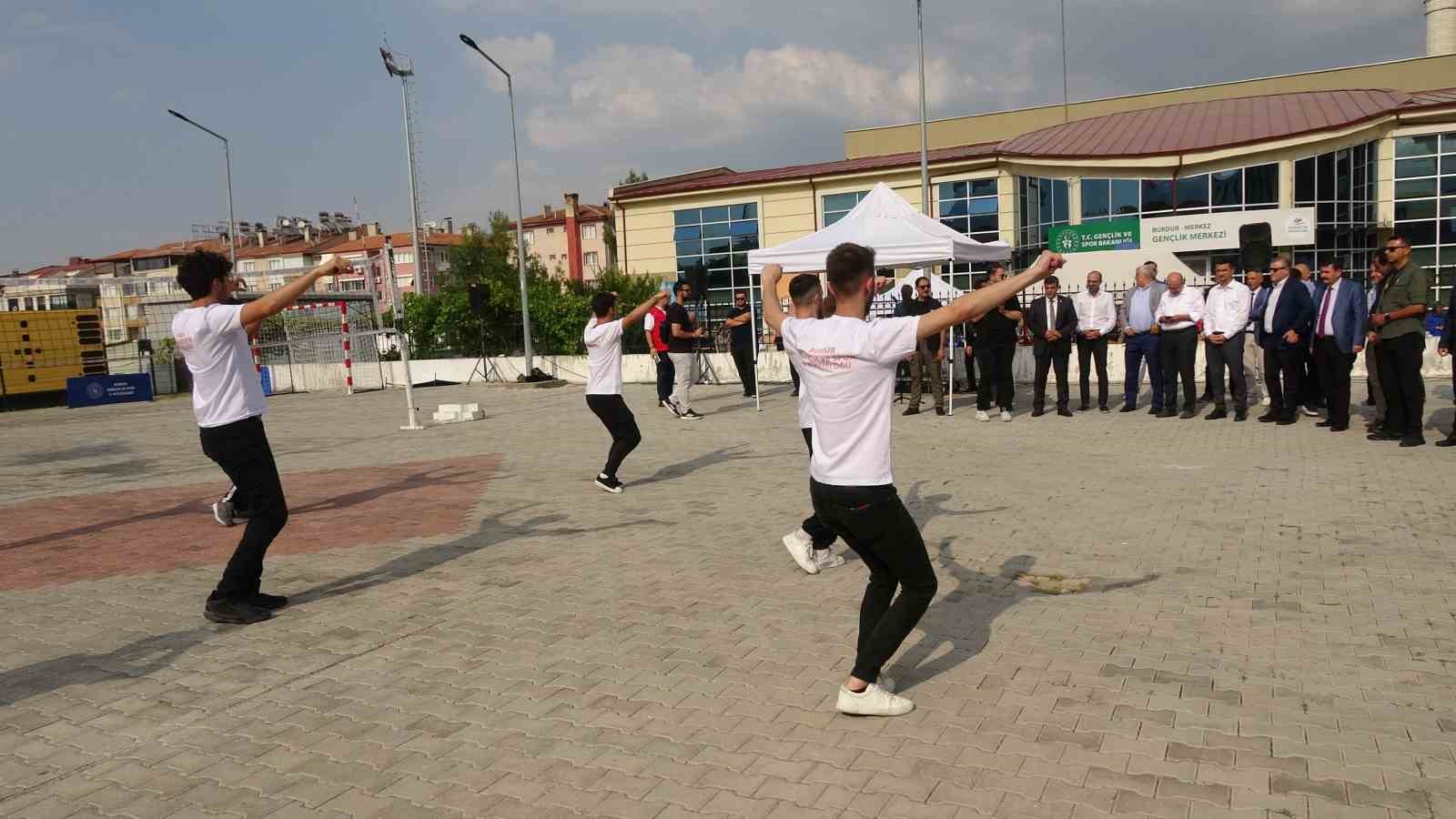 Gen&ccedil;lik ve Spor Bakanı Osman Aşkın Bak&rsquo;tan, &rsquo;Şehir Buluşmaları&rsquo; &ccedil;er&ccedil;evesinde Burdur&rsquo;a ziyaret
