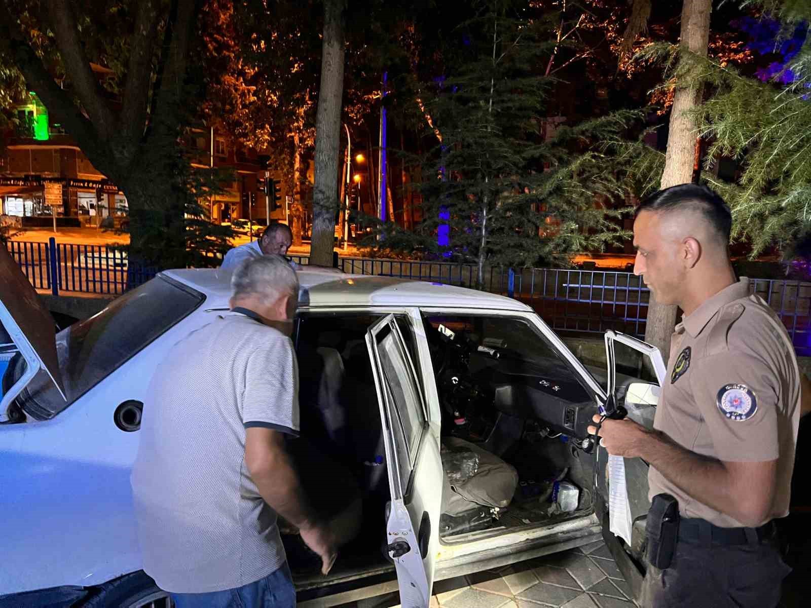 Burdur’da polisin ’dur’ ihtarına uymayan araçtan uyuşturucu madde çıktı