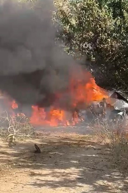 Kaza yapan otomobil yandı: 2 yaralı
