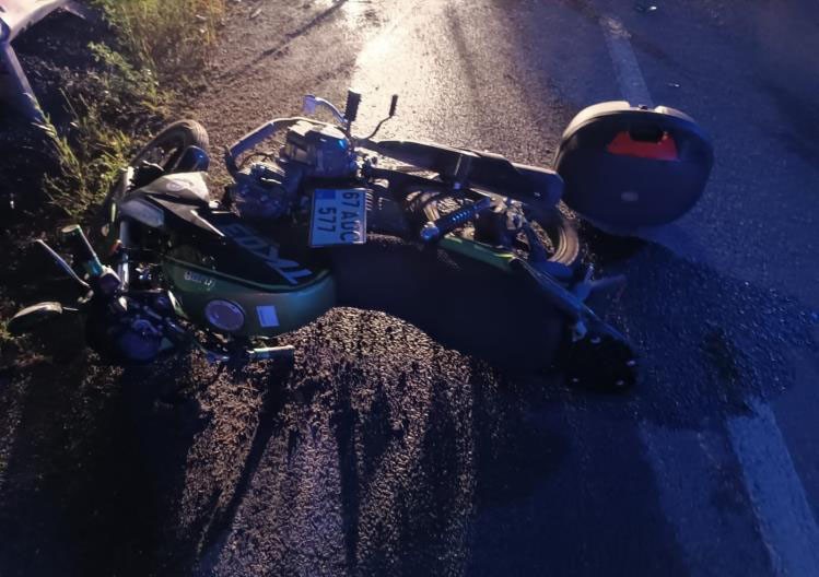 Otomobil ile motosiklet &ccedil;arpıştı: 5 yaralı
