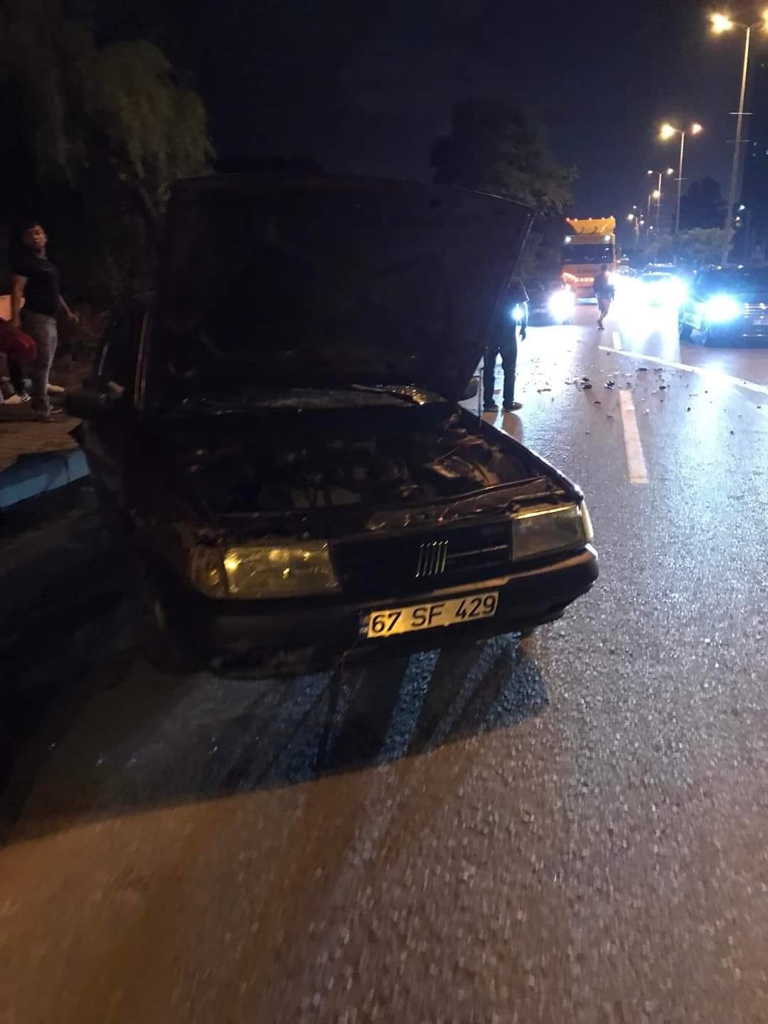 İki otomobil &ccedil;arpıştı: 2 yaralı
