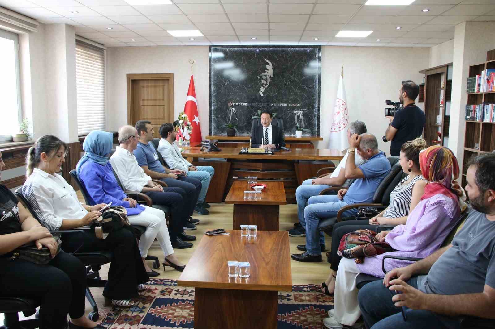 Öğretmenlerin talepleri ’Açık Kapı’ ile çözülüyor