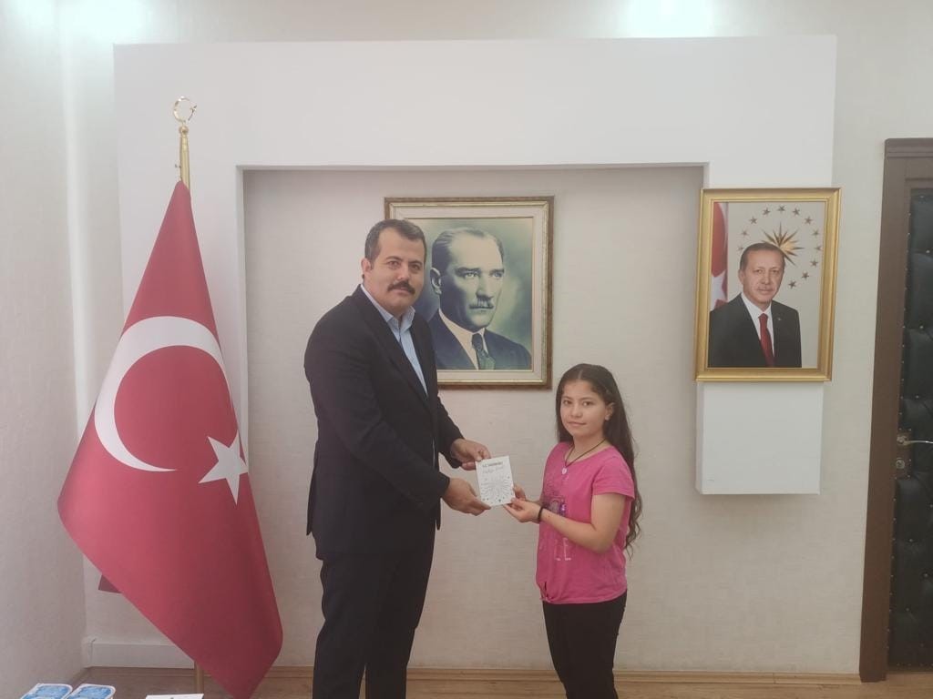 Kur’an-ı Kerim kursu öğrencilerine altın