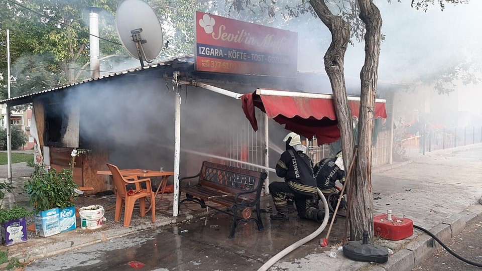 Alevlere teslim olan iş yeri kullanılmaz hale geldi