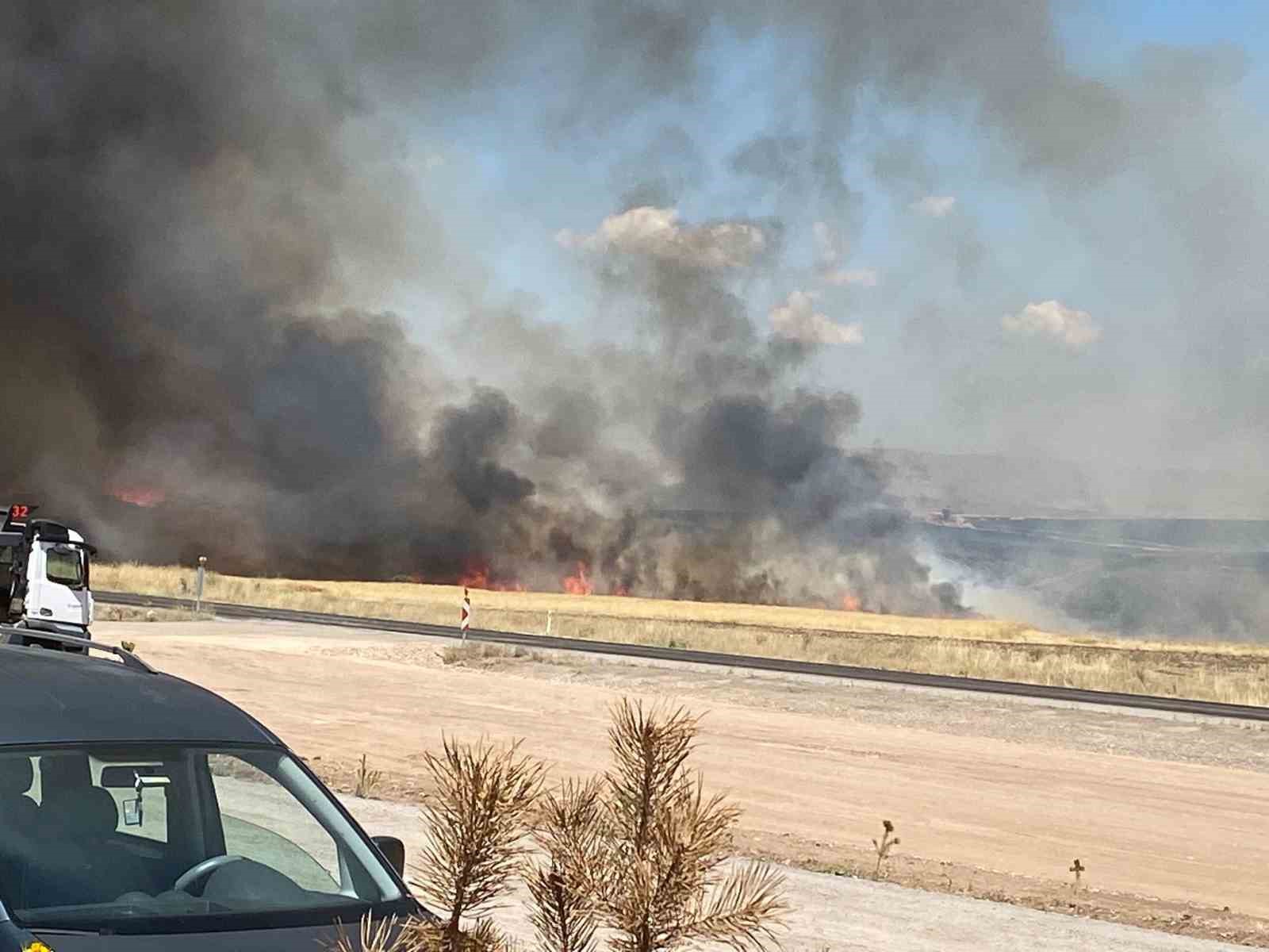 Sivas'ta buğday tarlasında yangın