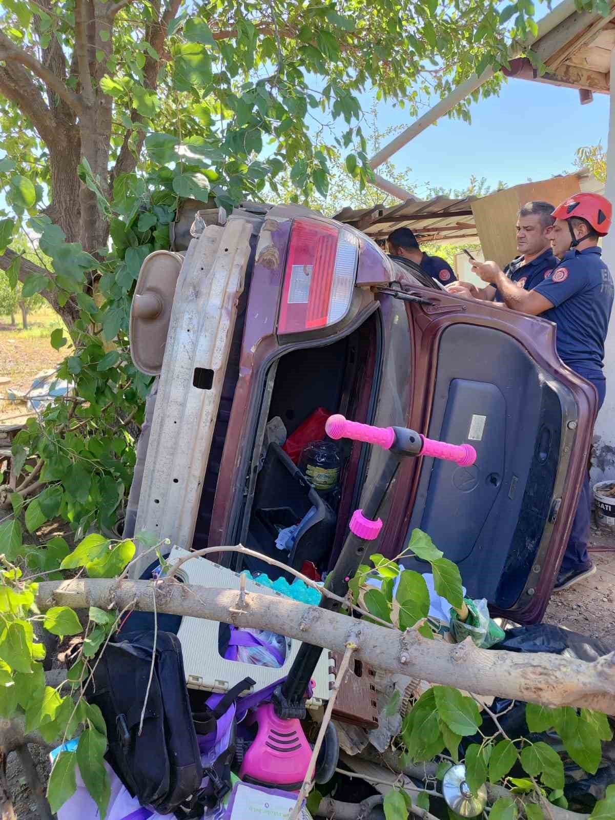 Elazığ’da otomobil bahçeye uçtu: 8 yaralı