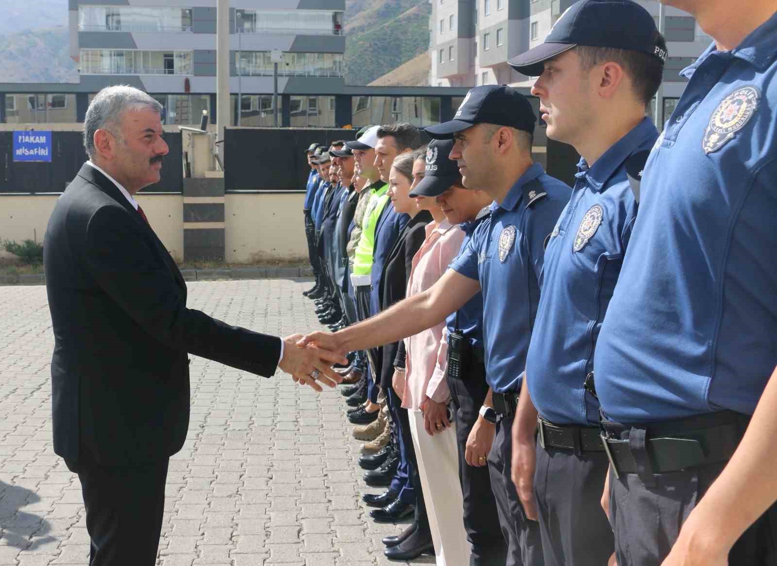 Bitlis Emniyet M&uuml;d&uuml;r&uuml; Şekeroğlu g&ouml;revine başladı
