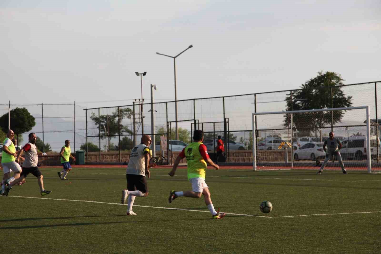 Ahlat&rsquo;ta &rsquo;Ş&ouml;hretler Futbol Turnuvası&rsquo; d&uuml;zenlendi
