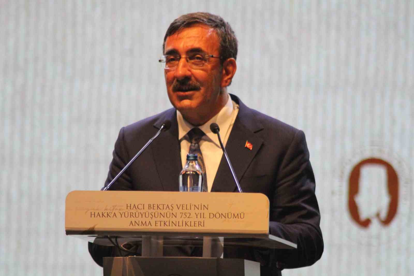 Cumhurbaşkanı Yardımcısı Yılmaz: "Irk, dil, mezhep ve meşrep farklılıklarını &ouml;ne &ccedil;ıkararak kardeşliğimizi hedef alanlara karşı uyanık olmalıyız"
