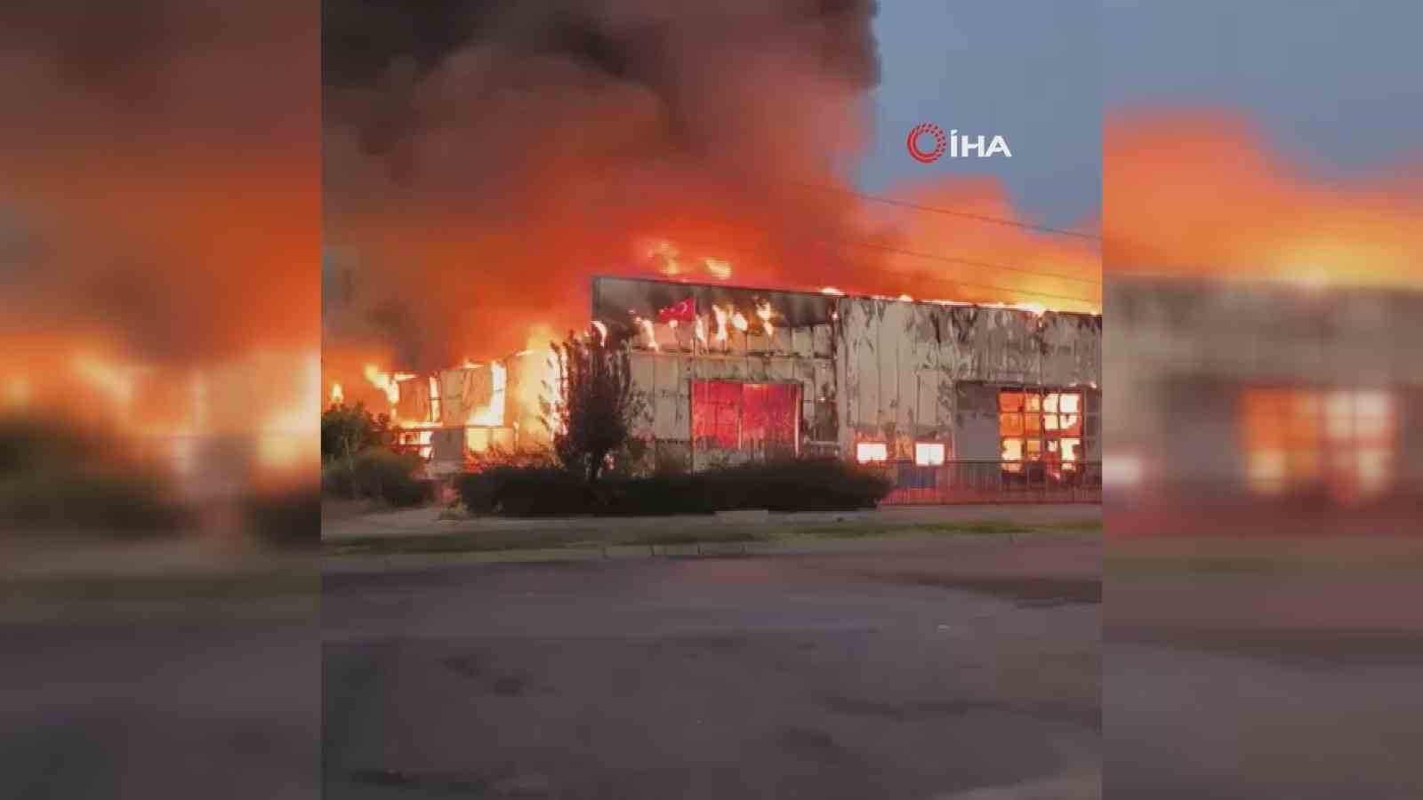 Antalya’da korkutan fabrika yangını