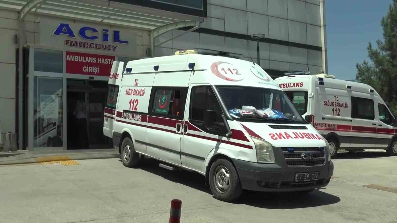 Gercüş’te iki aileden 10 kişi zehirlenme şüphesiyle hastaneye kaldırıldı