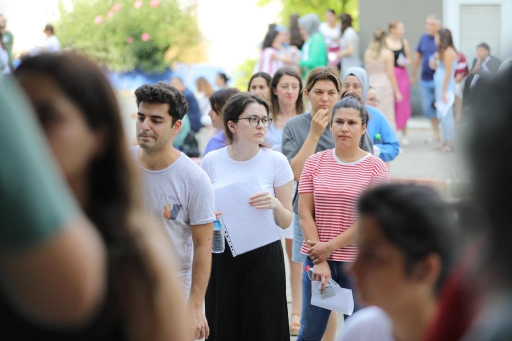 Bayraklı öğretmenlerini sınavla belirliyor