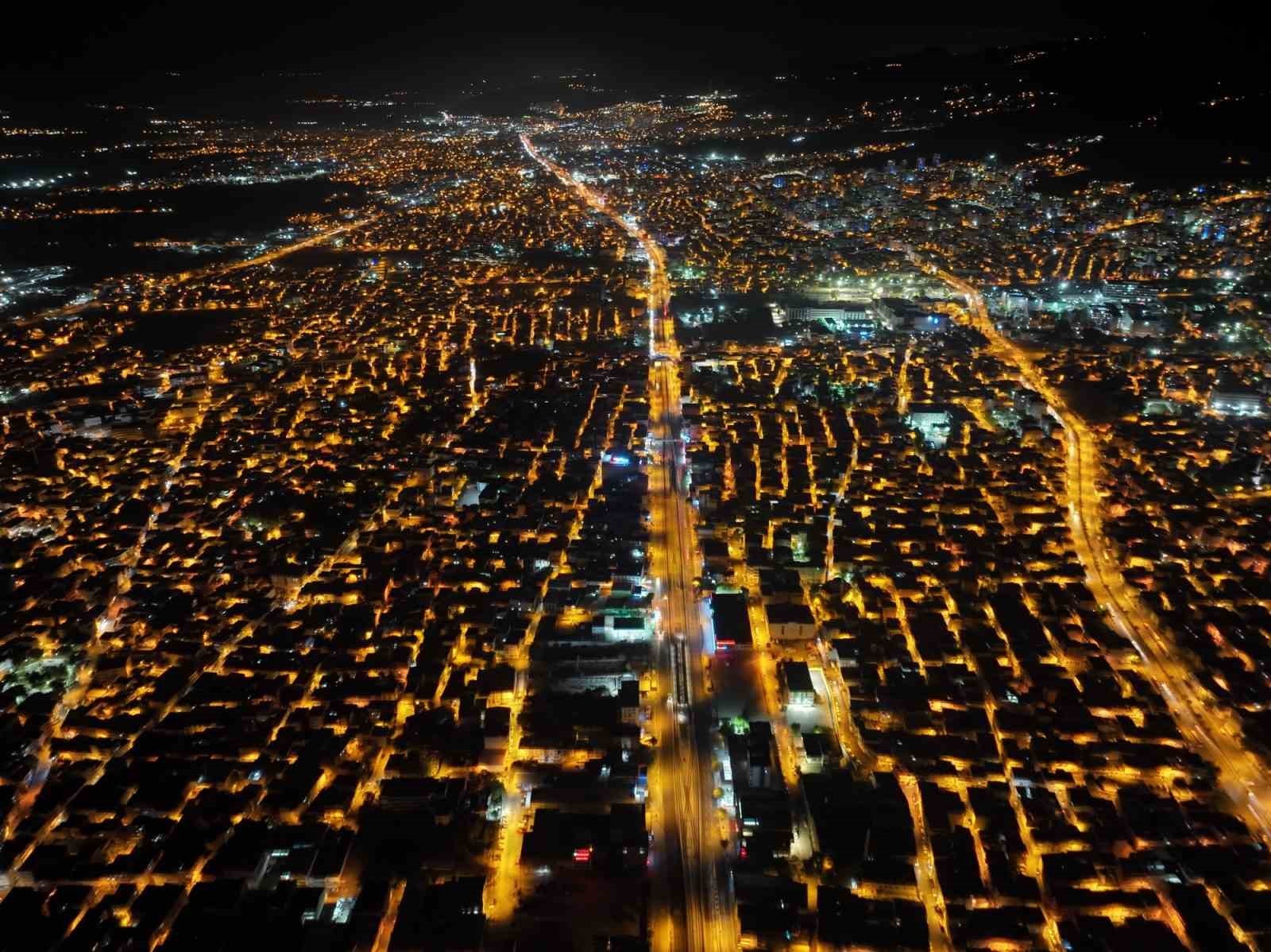 Ankara yolunda gece mesaisi sürüyor