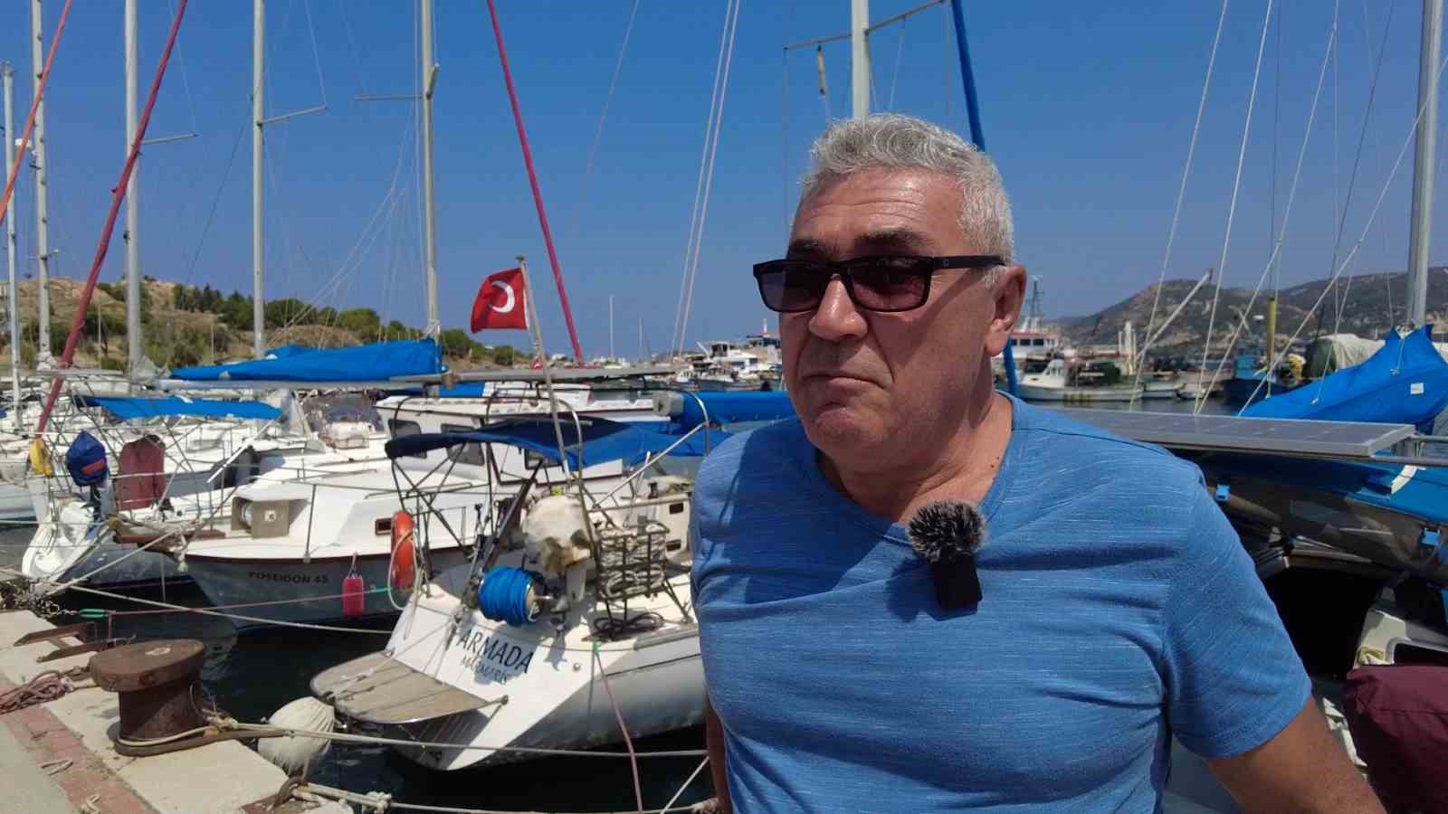 İzmir Fo&ccedil;a&rsquo;da denizanası istilası
