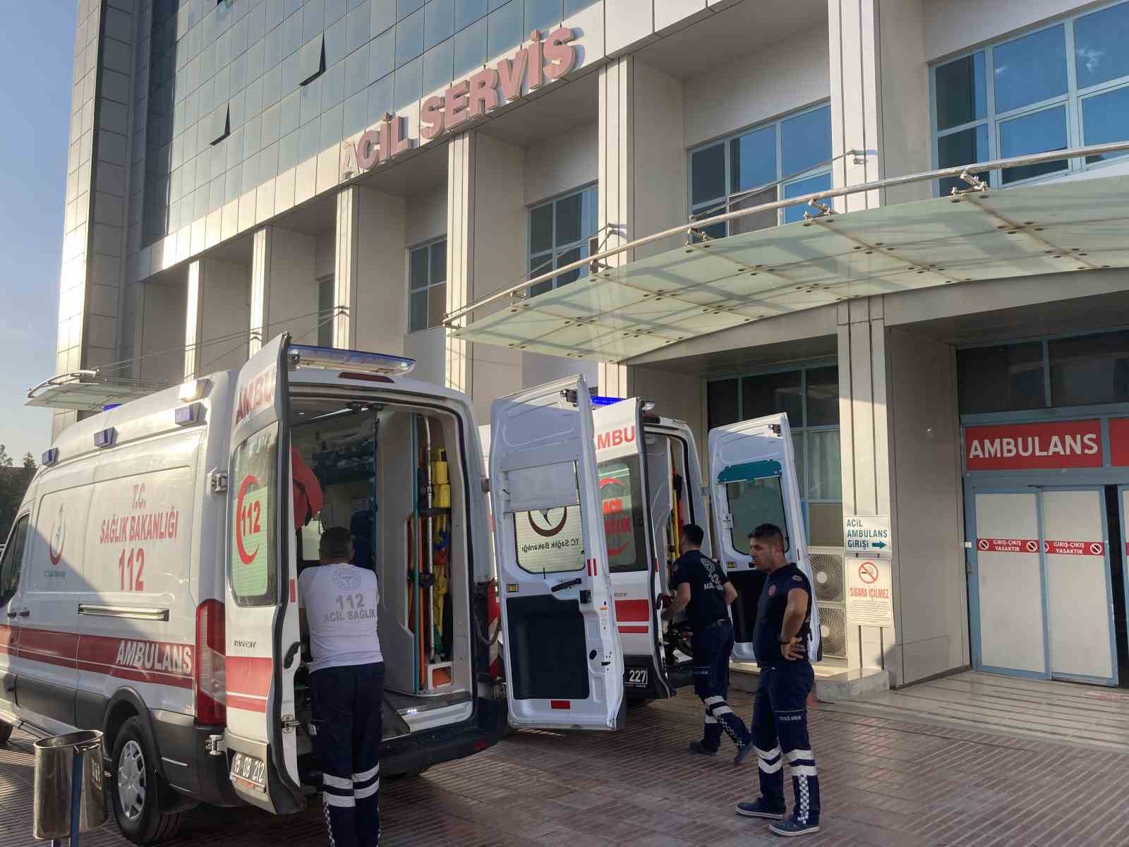Salda G&ouml;l&uuml;&rsquo;nde boğulma tehlikesi ge&ccedil;iren 3 kişi kurtarıldı
