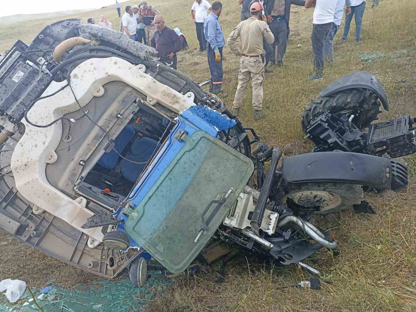 Traktör devrildi, yaralılar helikopterle hastaneye getirildi