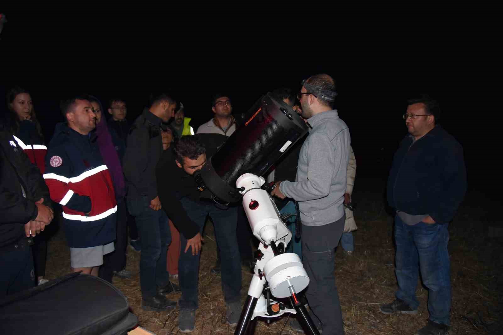 Meteor yağmurları binlerce kişiyi Sındırgı’da buluşturdu