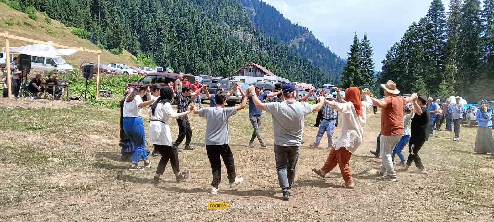 Yayla şenliklerinde Kafkas arı ırkı ve ürünleri tanıtıldı
