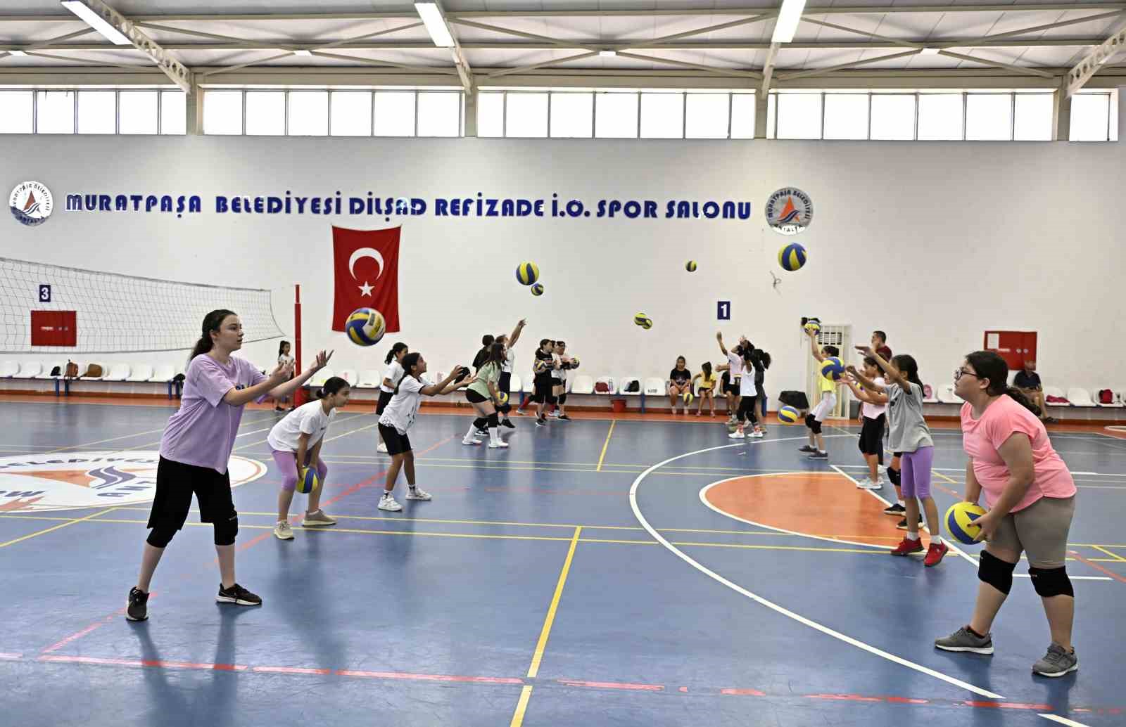 Sadece voleybol değil rakibe saygıyı da öğreniyorlar