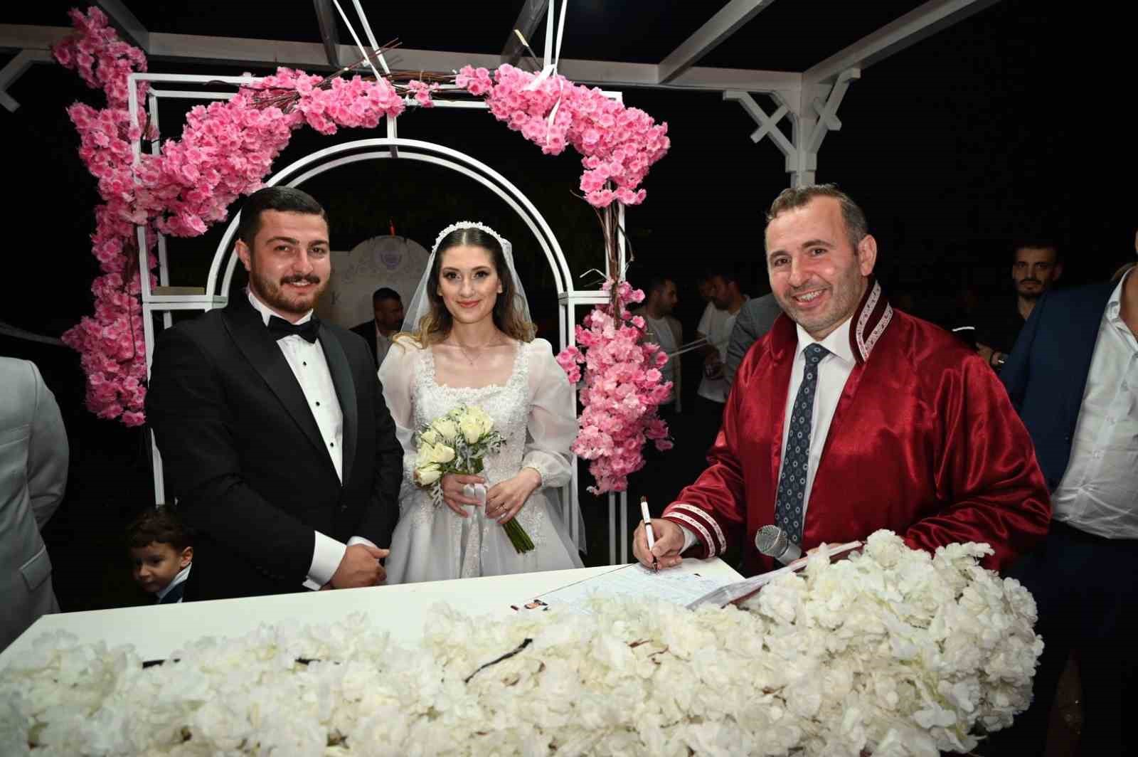 Yalova Belediyesi kır d&uuml;ğ&uuml;n alanı sezona başladı
