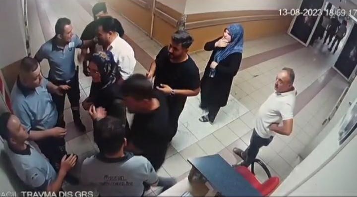 20 kişi devlet hastanesini bastı, 6 g&uuml;venlik g&ouml;revlisi darp edildi
