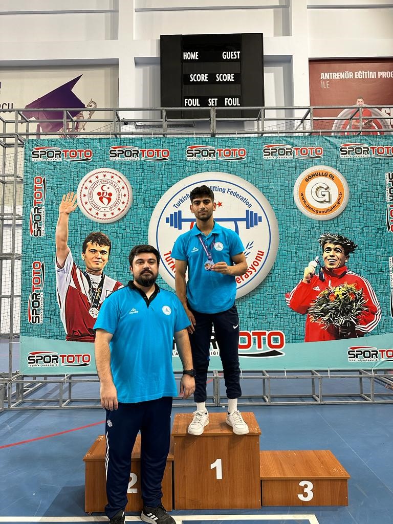 Milli Halterci Eray &Ccedil;aylak T&uuml;rkiye Şampiyonu oldu
