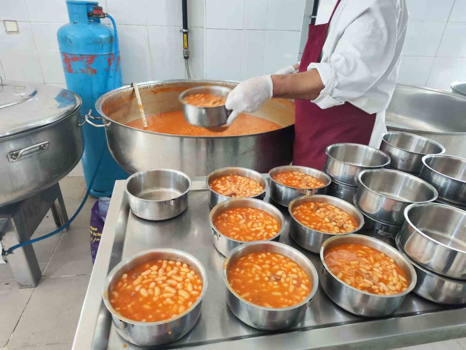 Diyadin&rsquo;de &ouml;zel eğitimli &ouml;ğrencilere Kızılay&rsquo;dan şenlik
