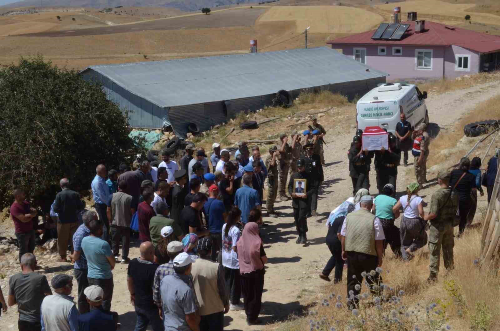 Tunceli’de hayatını kaybeden Kore gazisi son yolculuğuna uğurlandı
