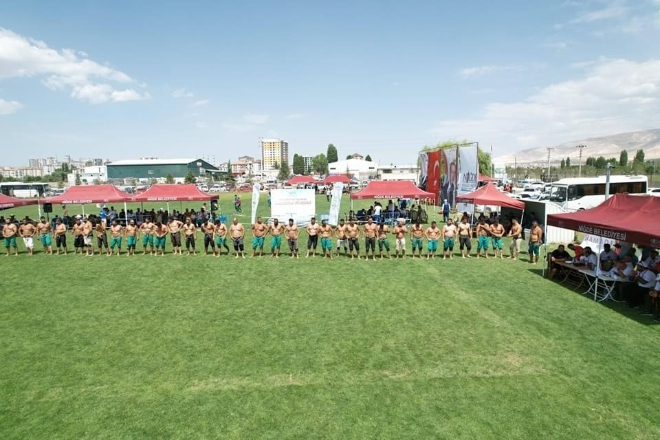 Niğde&rsquo;de g&uuml;reş şenliği yapıldı
