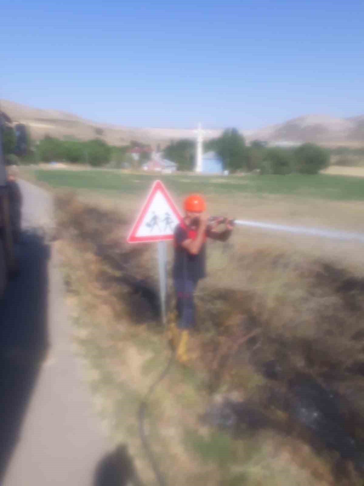 Ağrı&rsquo;da 3 k&ouml;yde &ccedil;ıkan yangınlar kontrol altına alındı
