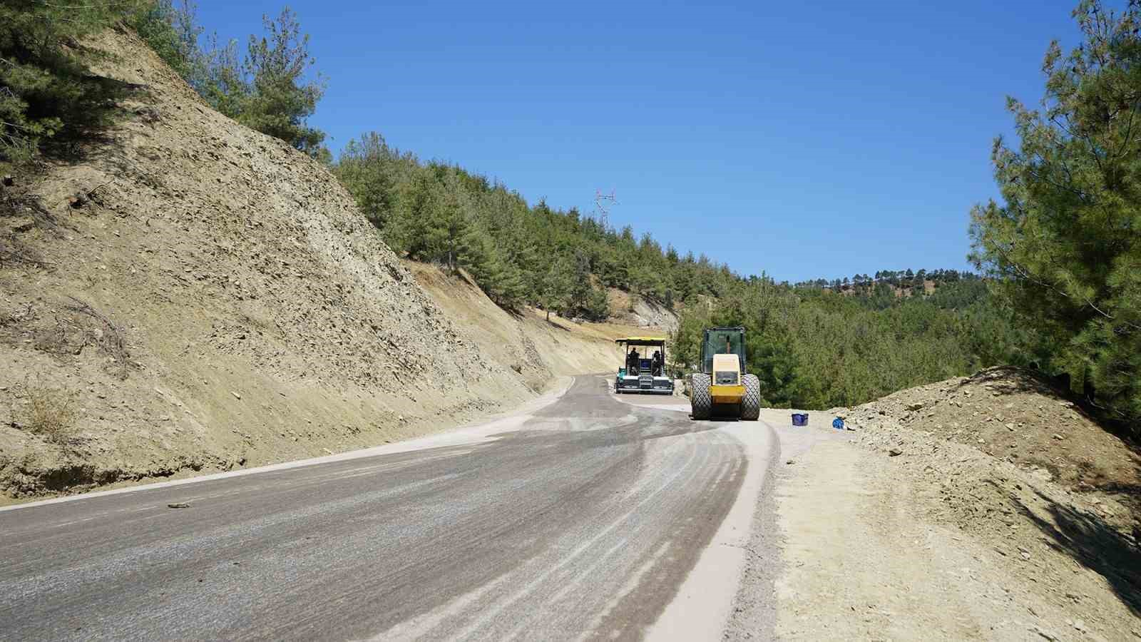 Ali Kayası&rsquo;na ulaşım sağlayan yol asfaltlanıyor
