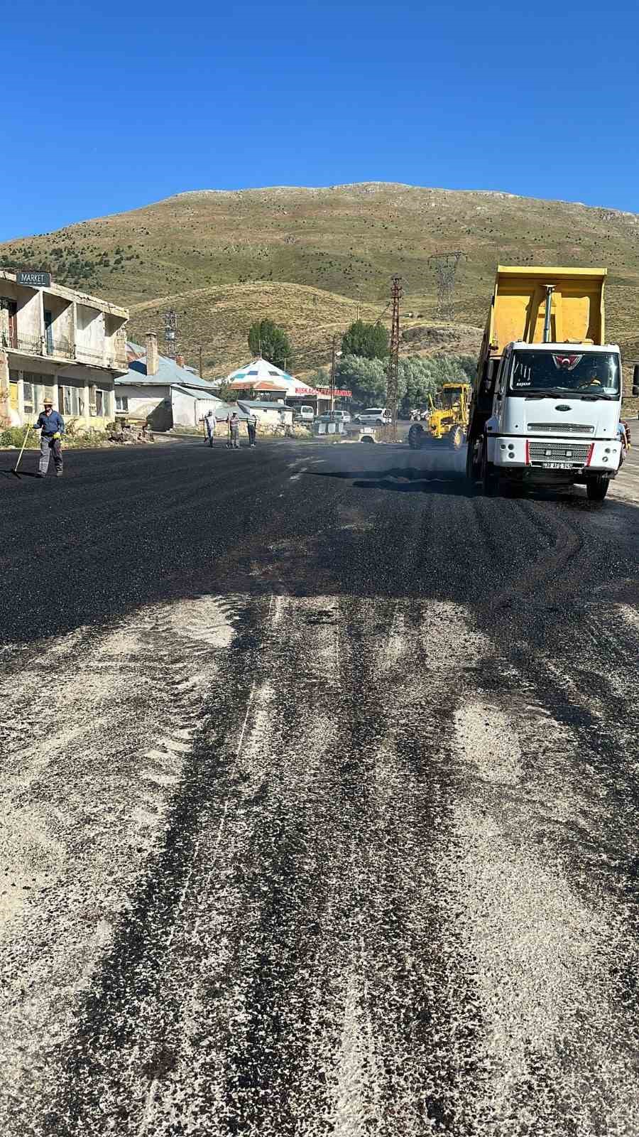 Büyükşehirden Kırsalda Asfalt Çalışması