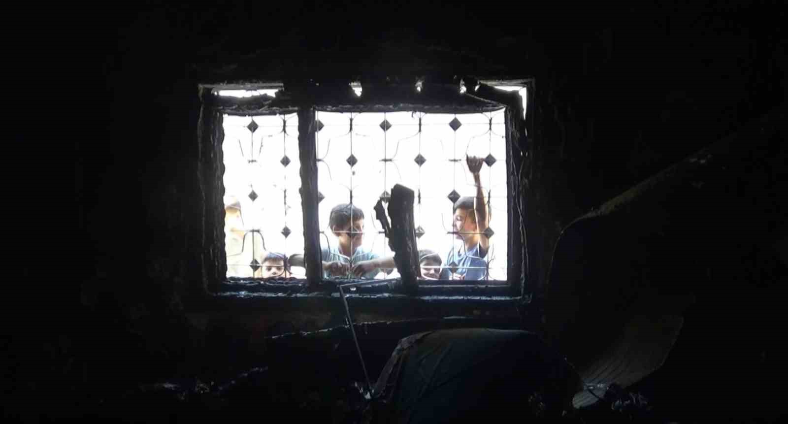 Gaziantep’te ev yangınında 3’ü çocuk 5 kişi yaralandı
