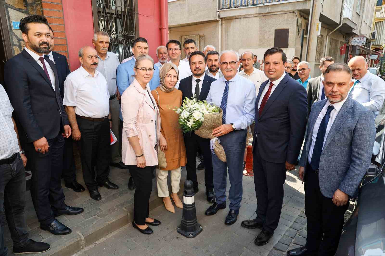 AK Partili Yılmaz: "Biz işimize bakıyoruz, onlar birbirleriyle uğraşa dursunlar"