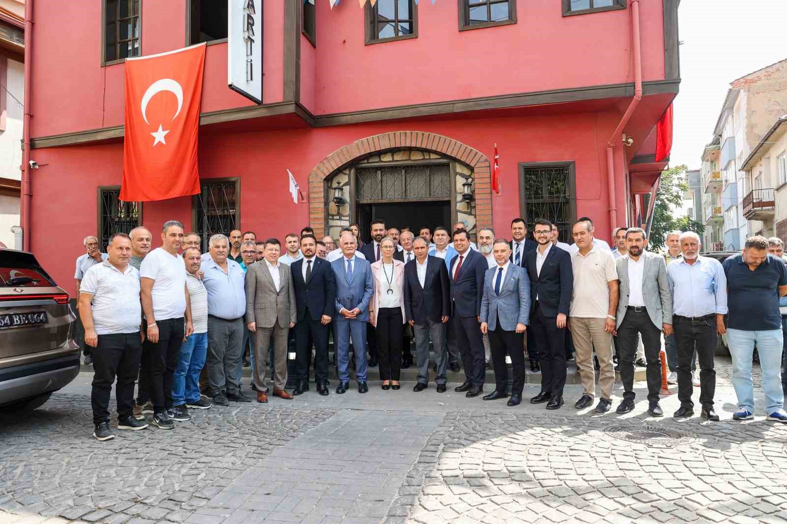 AK Partili Yılmaz: "Biz işimize bakıyoruz, onlar birbirleriyle uğraşa dursunlar"
