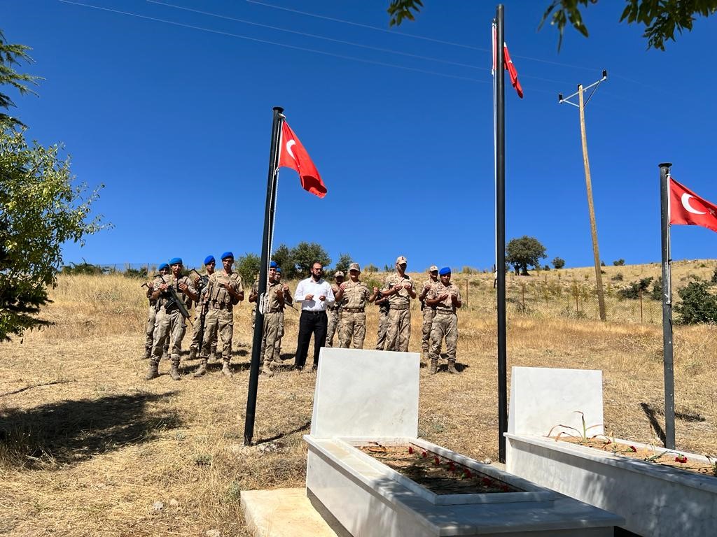 Güneybaşı şehitleri kabirleri başında anıldı