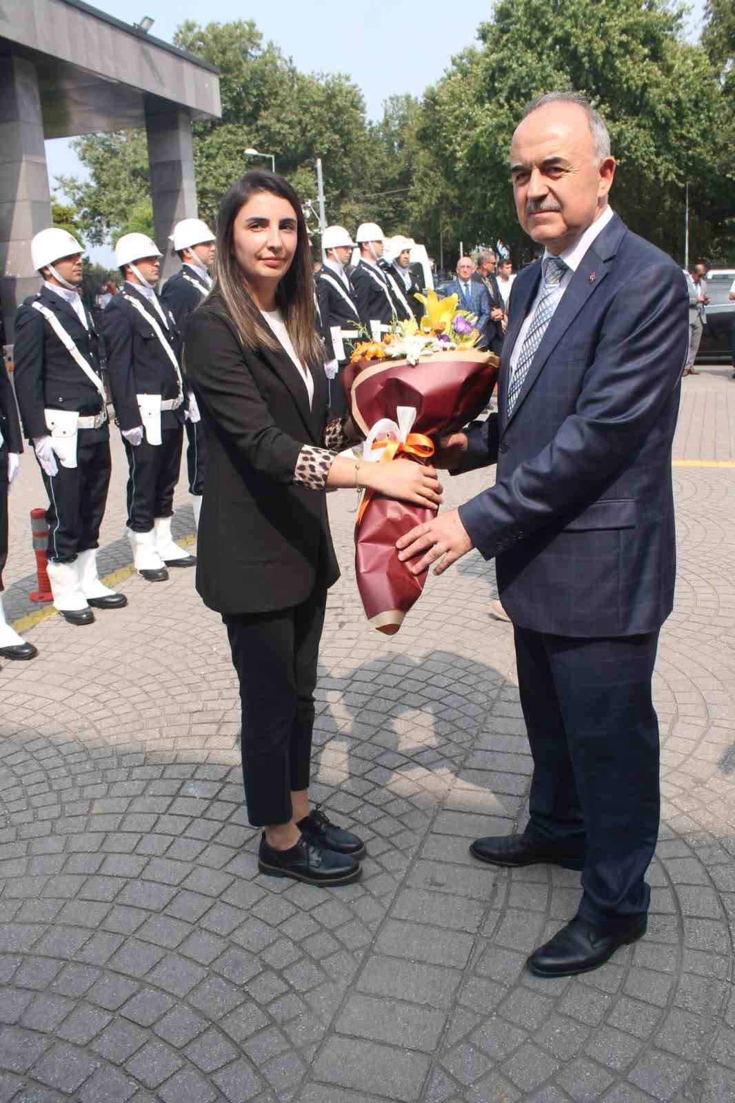 Vali Erol, Yalova&rsquo;dan g&ouml;zyaşlarıyla uğurladı
