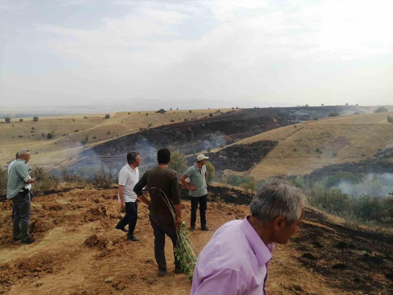 Isparta&rsquo;da trakt&ouml;rden sı&ccedil;rayan yangın korku dolu anlar yaşattı
