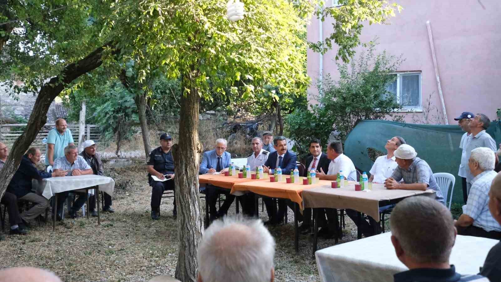 Kırklareli Valisi Ekici k&ouml;yl&uuml;lerin dertlerini dinledi
