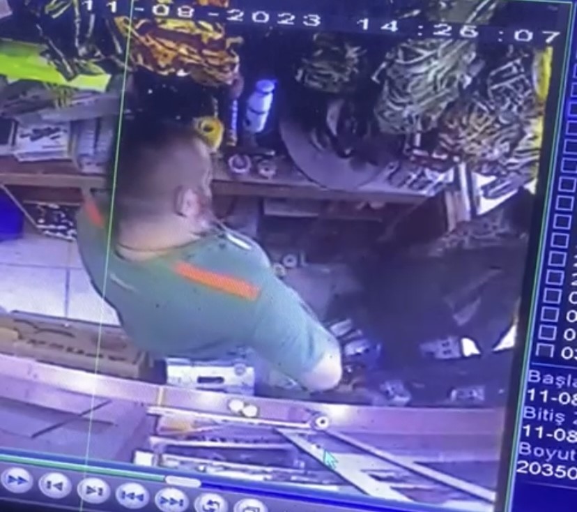 Biga&rsquo;da av malzemeleri satan iş yerinde hırsızlık anı kameraya yansıdı

