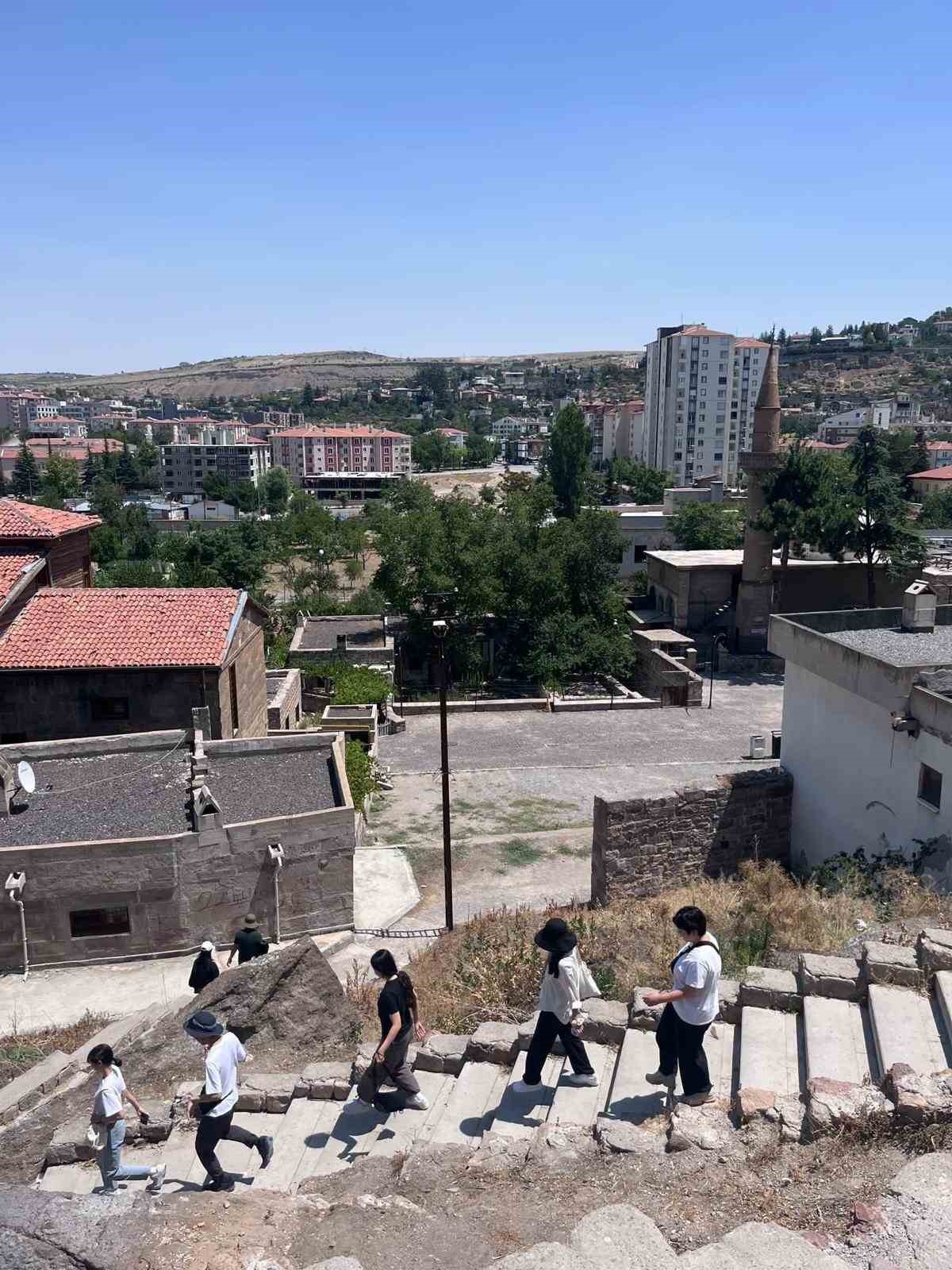 B&uuml;y&uuml;kşehir&rsquo;in konuğu G&uuml;ney Koreli &ouml;ğrenci ve arkeologlar Kayseri&rsquo;ye hayran kaldı

