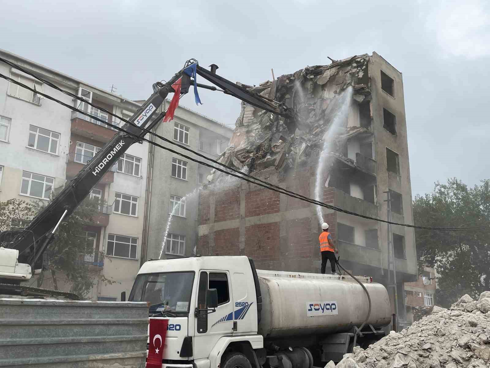 Esenler Belediye Başkanı Mehmet Tevfik G&ouml;ksu: &ldquo;Acil d&ouml;n&uuml;şt&uuml;rmemiz gereken 16 bin 500 konut var&rdquo;
