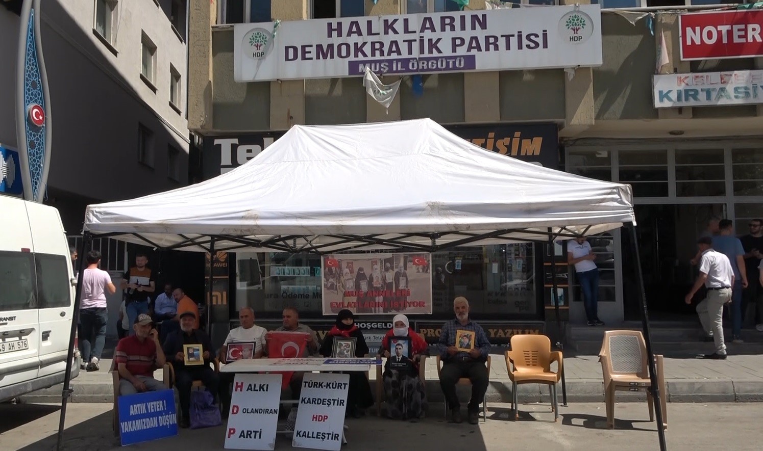 Muş’ta HDP önünde eylem yapan ailelerin sayısı 45’e çıktı