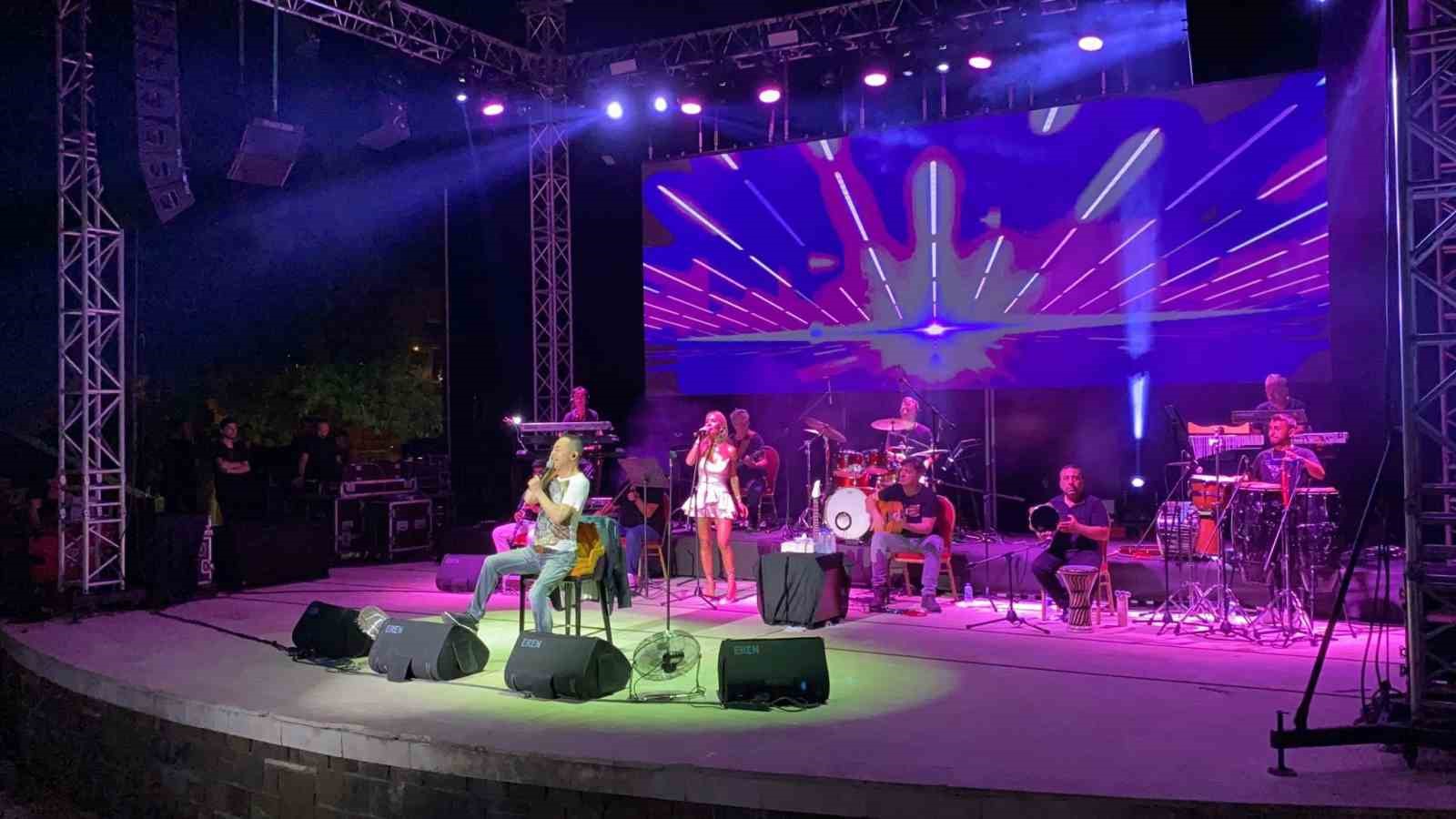 Serdar Ortaç Marmaris’te konser verdi
