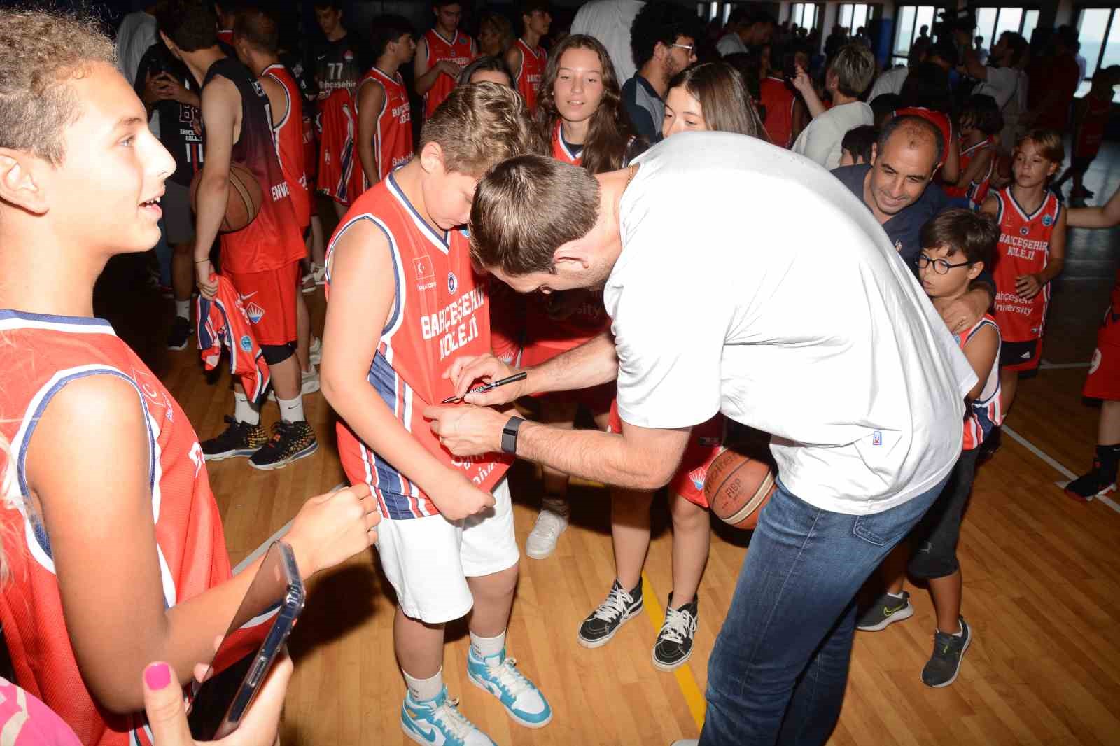 Bahçeşehir Koleji Basketbol Takımı, Avrupa şampiyonluğu hedefiyle yola çıktı 