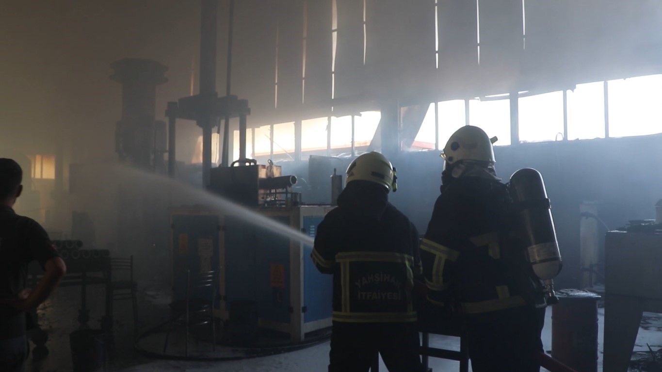 Savunma sanayi fabrikasında çıkan yangın söndürüldü 