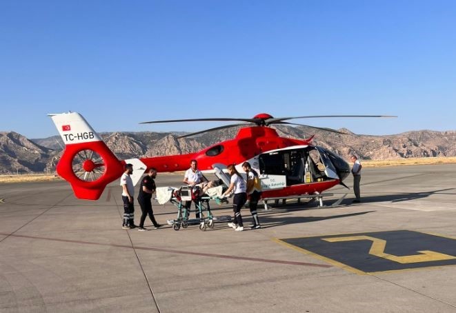 Şırnak&rsquo;ta helikopter ambulans kanser hastası i&ccedil;in havalandı
