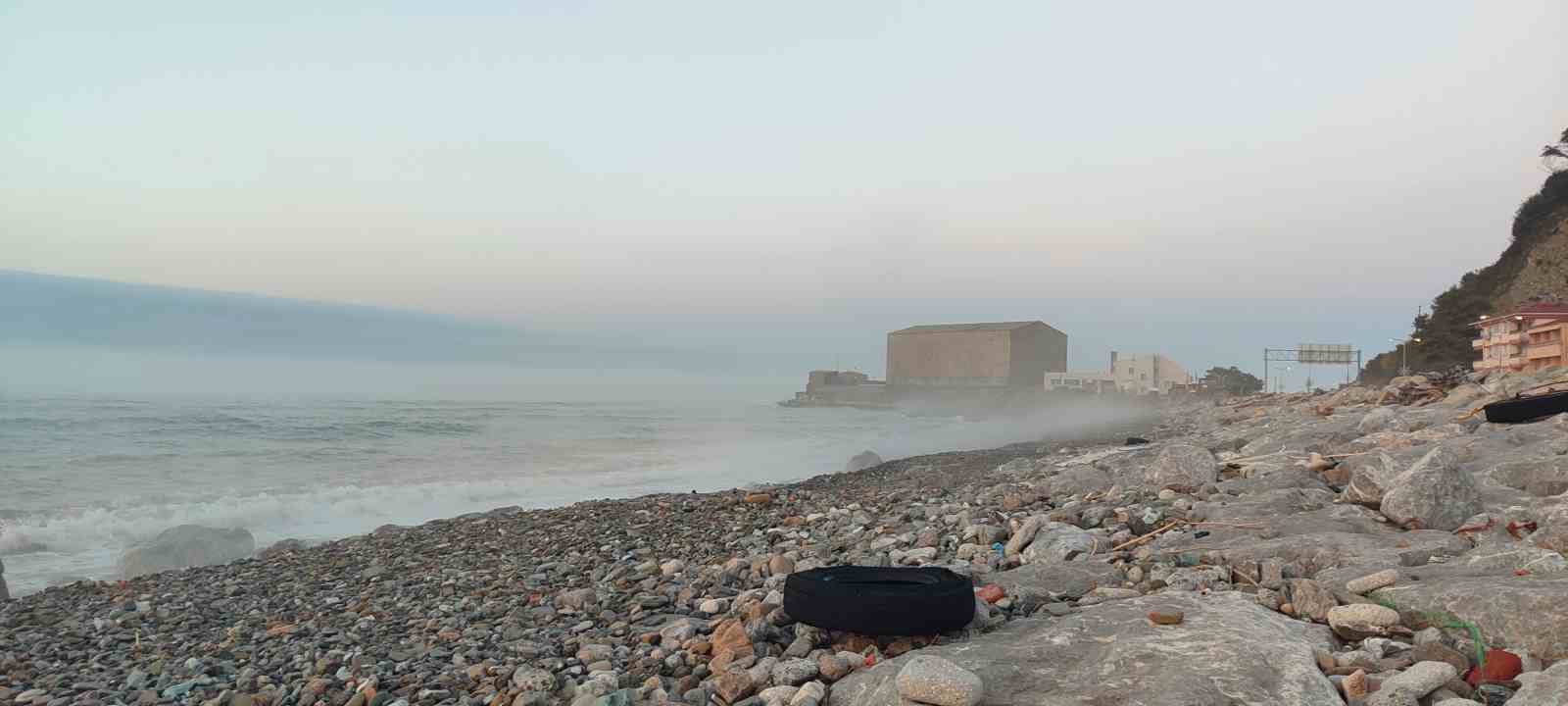 Kastamonu’da deniz sıcaklığı 11 dereceye düştü, denizin üzerinde sis bulutu oluştu