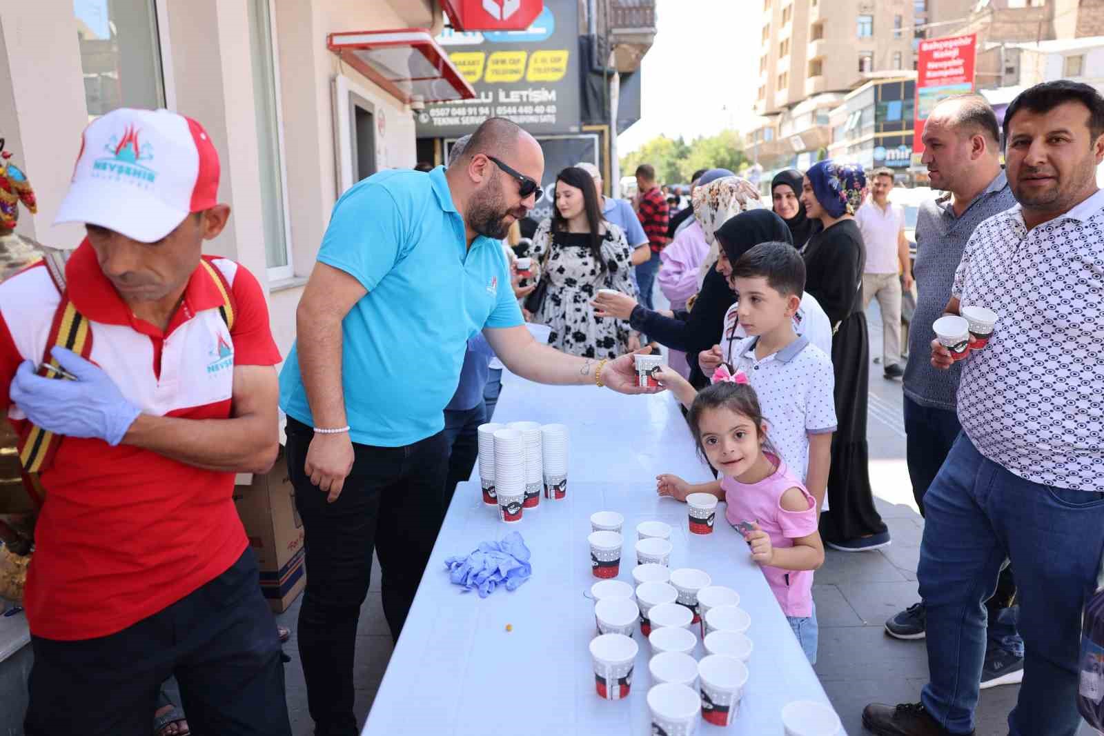 Nevşehir Belediyesinden serinleten ikram
